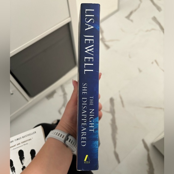 3/$30 The Night She Disappeared - Picture 2 of 3